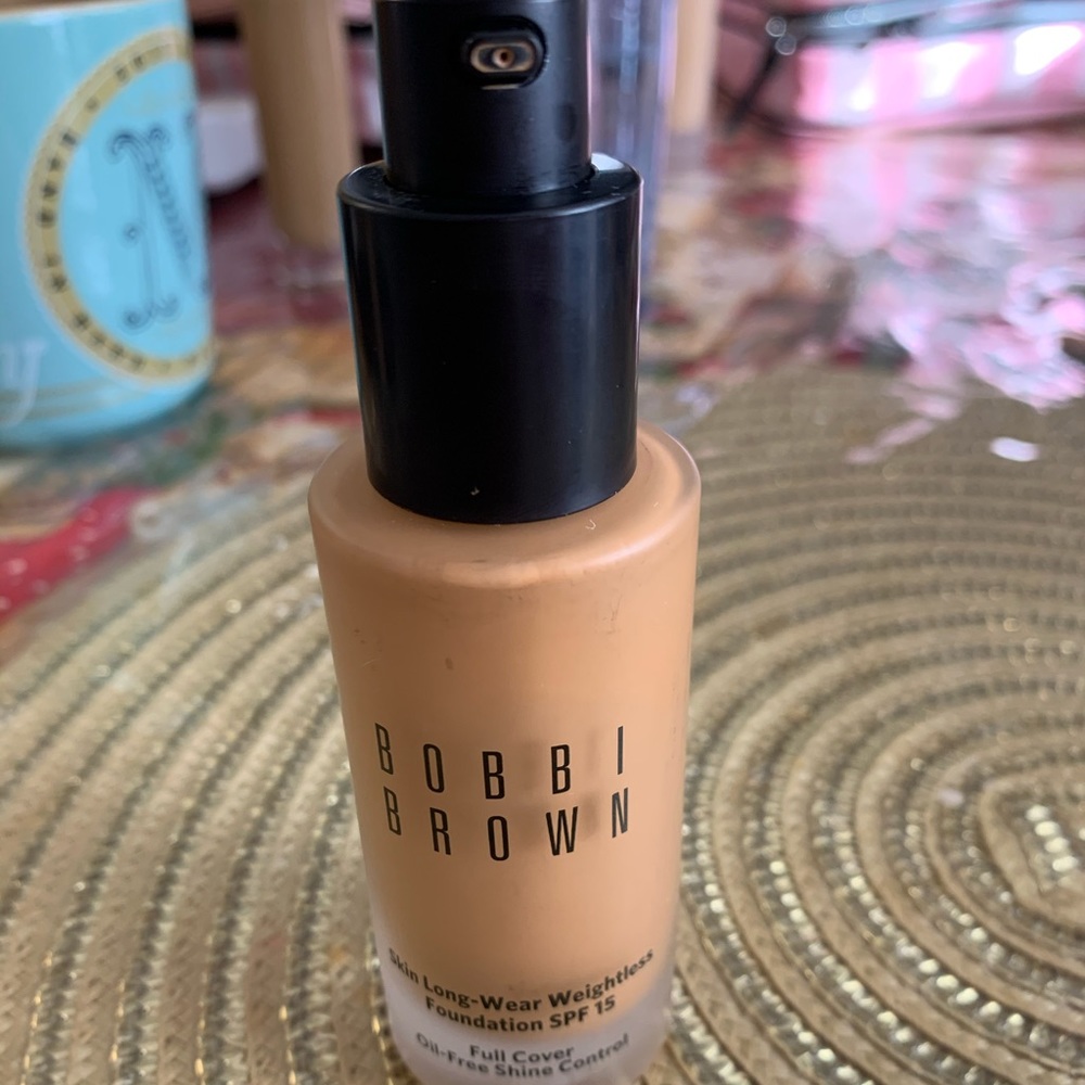 🔥Bobbi Brown foundation!!🔥